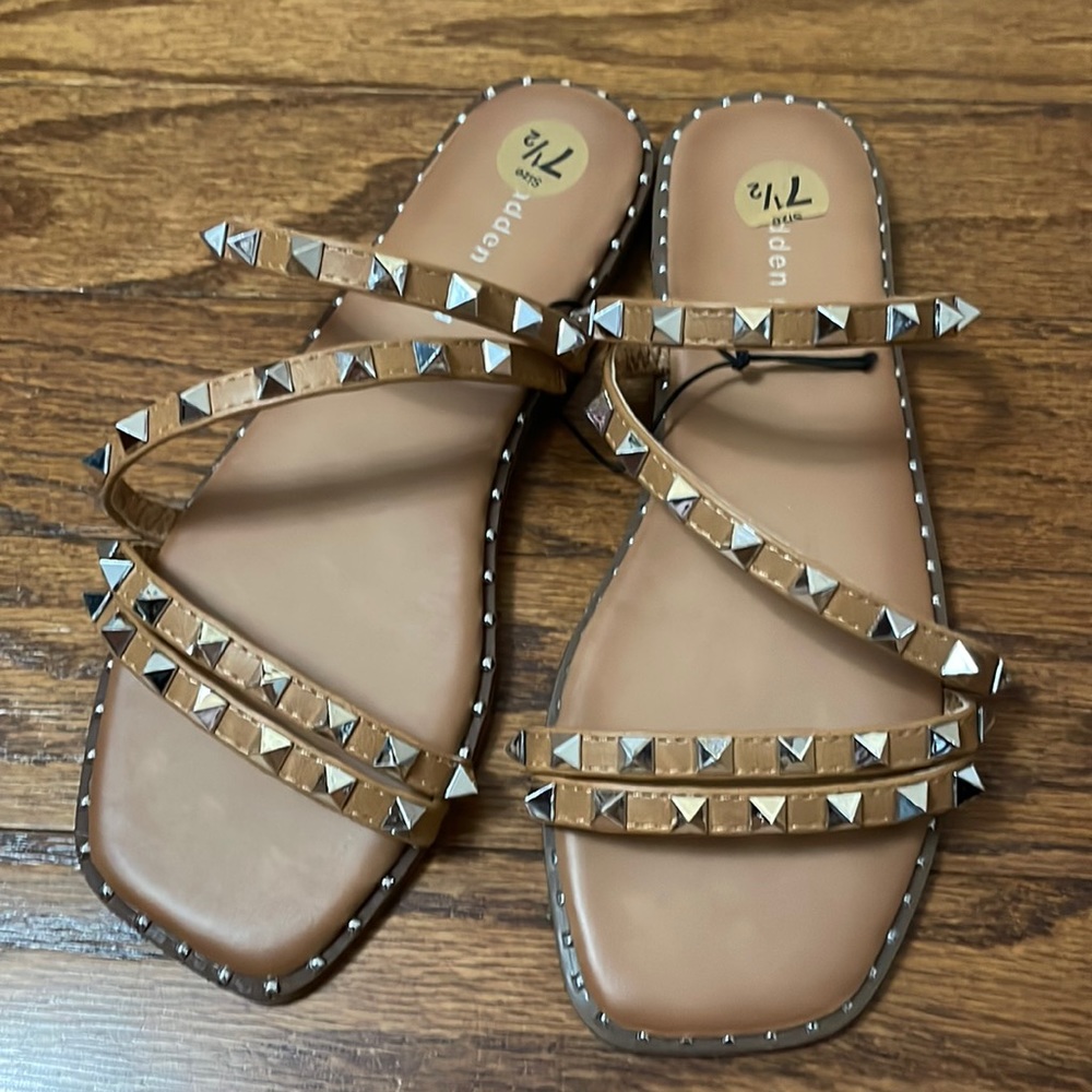 NWOB madden girl tan/silver studded